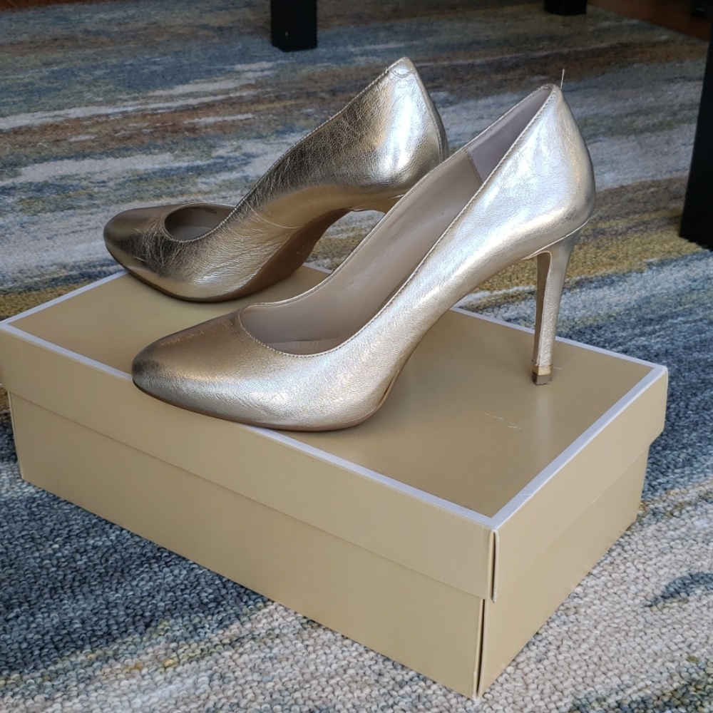 Pale gold Michael Kors pumps in excellent conditio